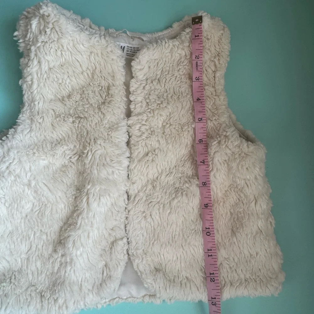H&M Cream Faux Fur Vest Plush Layer. Size‎ 4-5Y